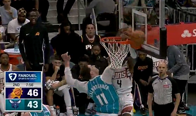 卡尔克布伦纳关键盖帽展现顶级防守技巧