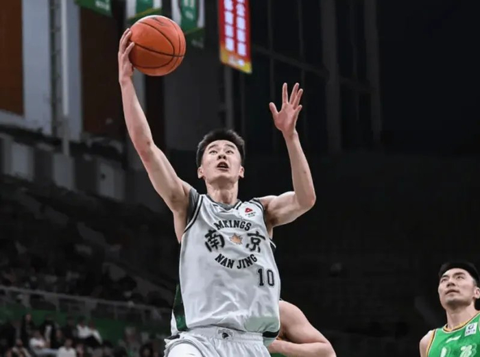 郭昊文两连崩盘致同曦两连败 三分短板成关键制